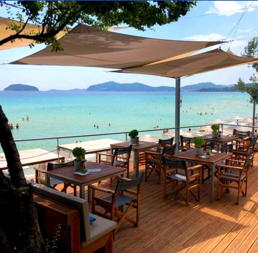 Endless Blue Seaside Villa PalaiónTsiflíkion Екстериор снимка